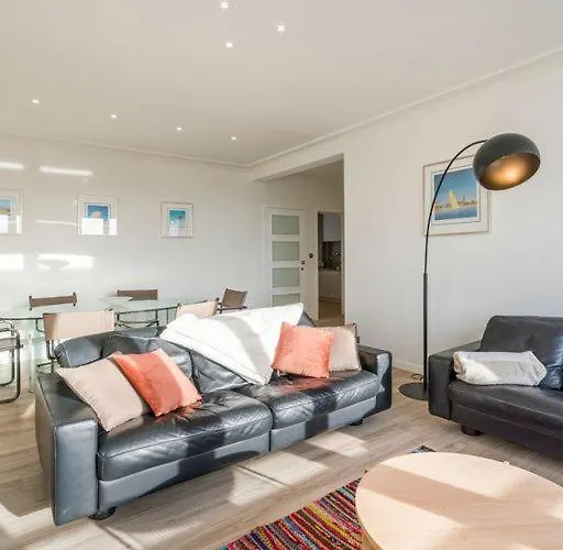 Апартаменти Unique Seaview Close To Casino - Garage Available - 